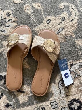 3-Day SALE New Universal Thread Tan Slide Sandals Gold Shell Detail Memory foam